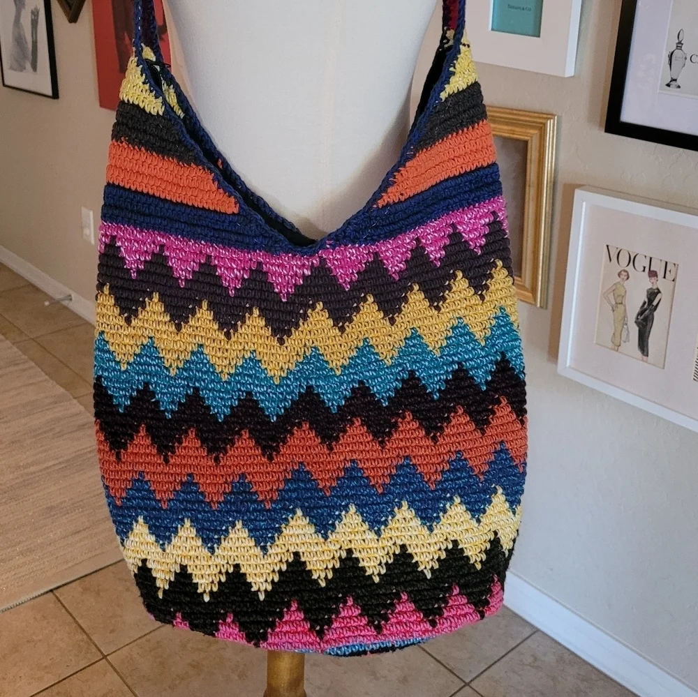 Vintage 70's Zig Zag Multi-color Woven Crossbody Hobo Bag‎